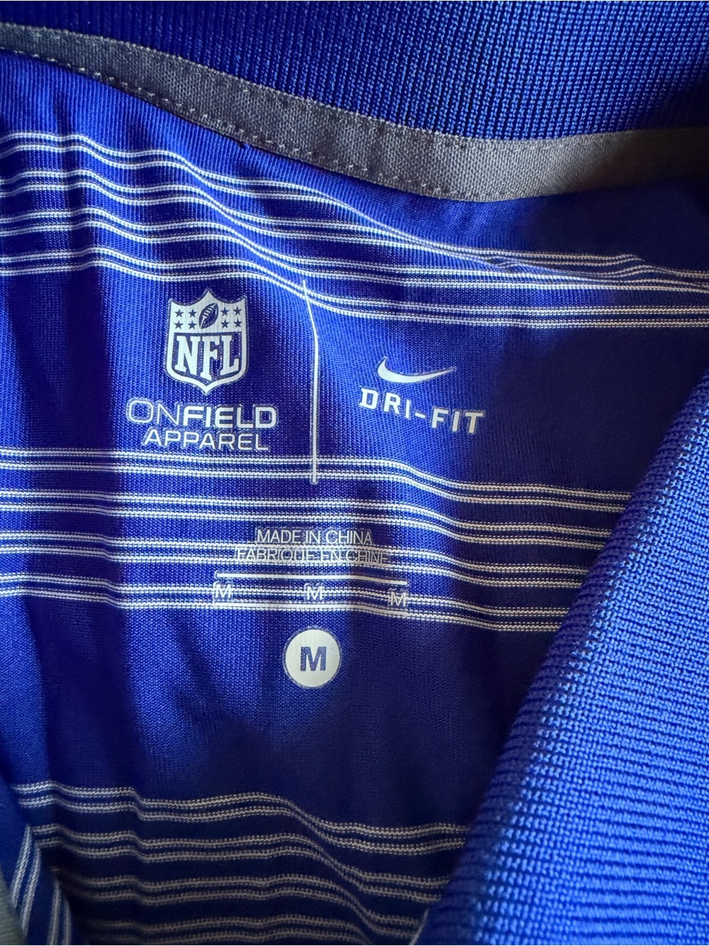 Like new men’s Nike Royal Blue Striped Buffalo Bills Polo - Picture 5 of 5
